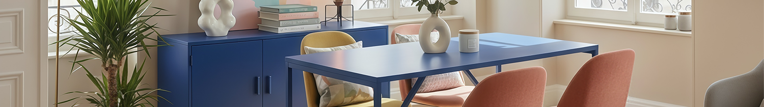 renovación de un salón con sofá, mesa baja y alfombra